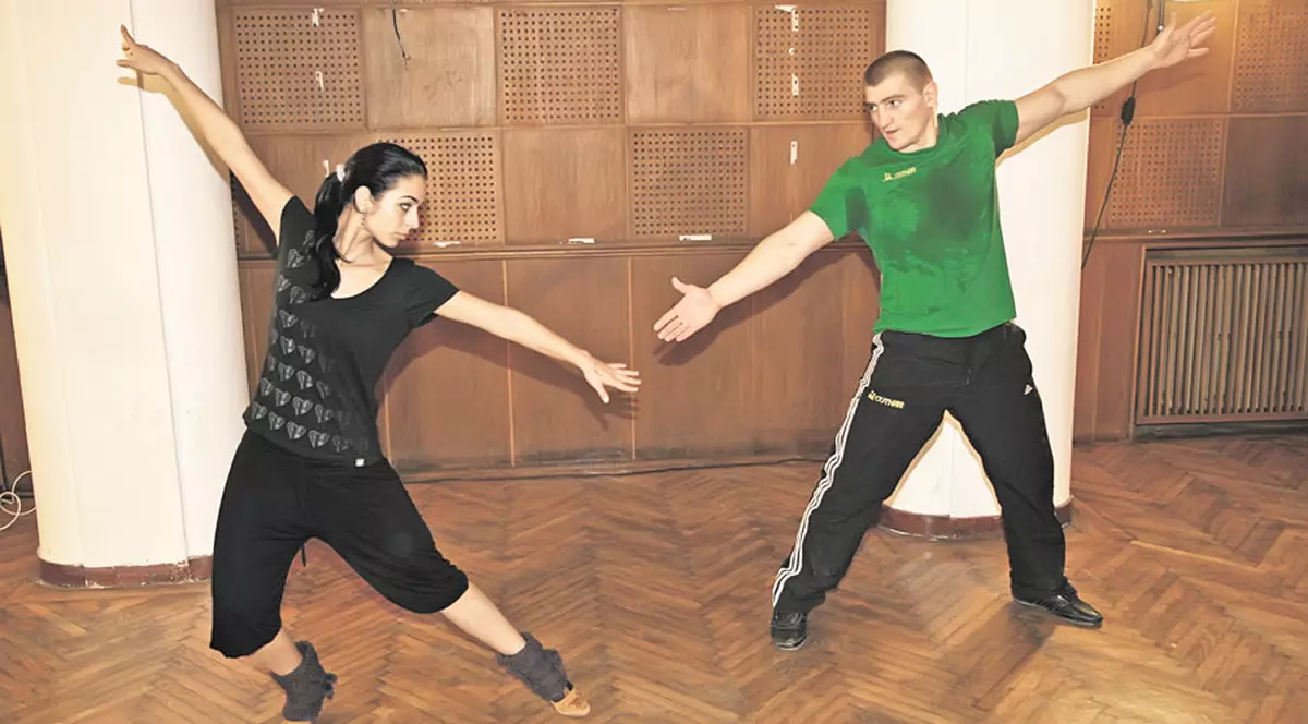 Chinuiţi de febră musculară