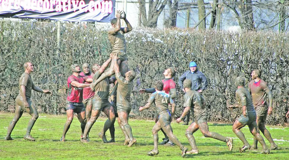Rugby în noroi