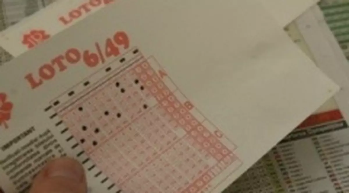 Premiul la Loto, împărţit de 15 prieteni