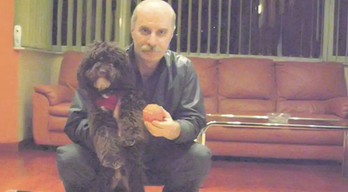 Octavian Bellu se relaxează în compania căţeilor