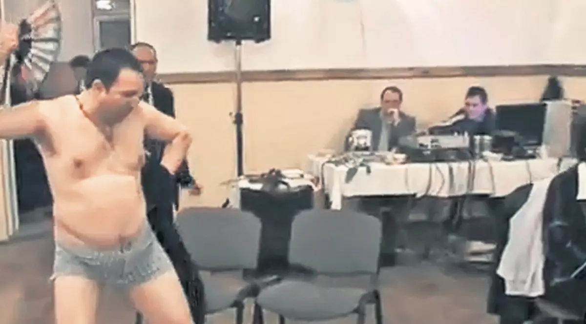 Consilierul striper a demisionat!