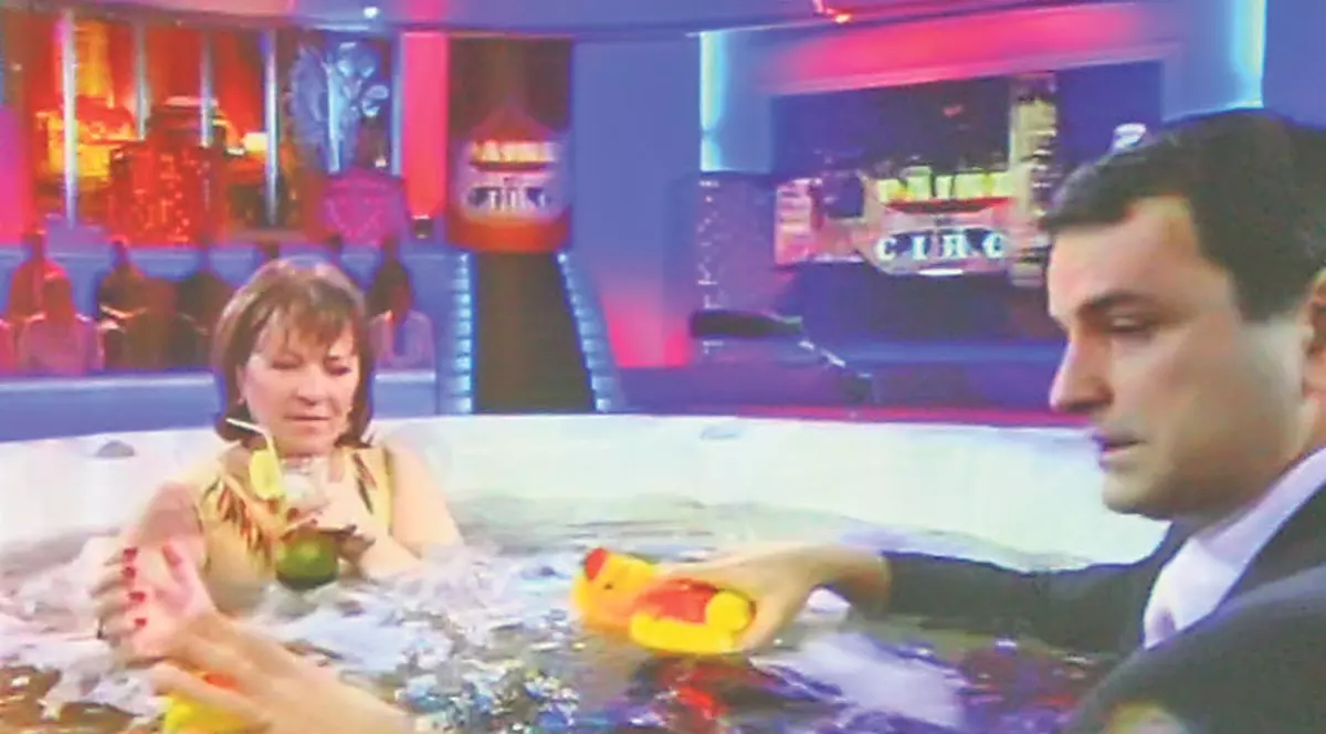 Lucian Mândruţă, în jacuzzi cu Norica Nicolai