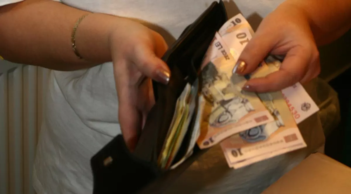 Parlamentarii şi magistraţii pot cumula salariul cu pensia