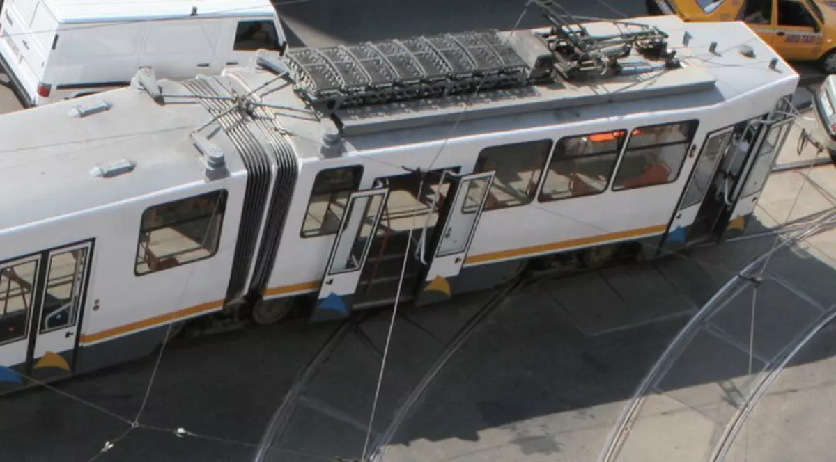 Piciorul unei femei secţionat de un tramvai, în Bucureşti