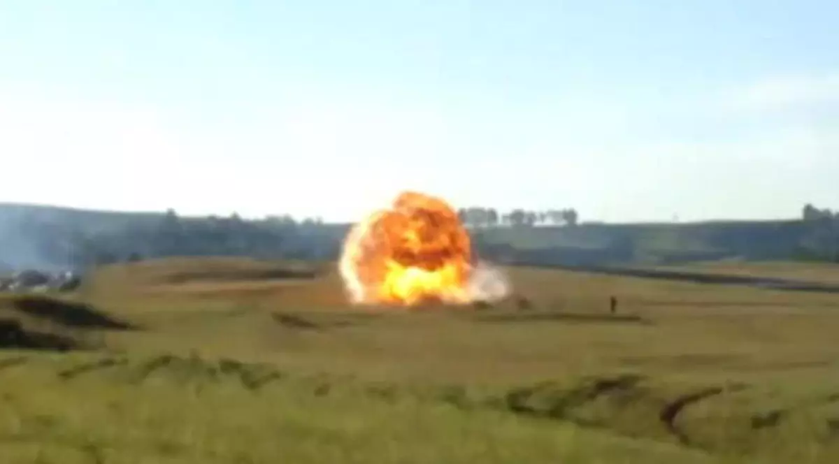 Video / Un avion s-a prăbuşit în timpul unui miting aerian