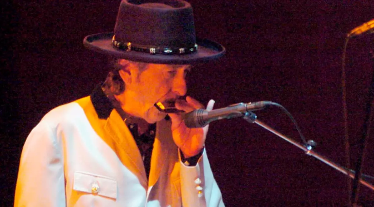 Bob Dylan şi-a anulat concertele din Asia