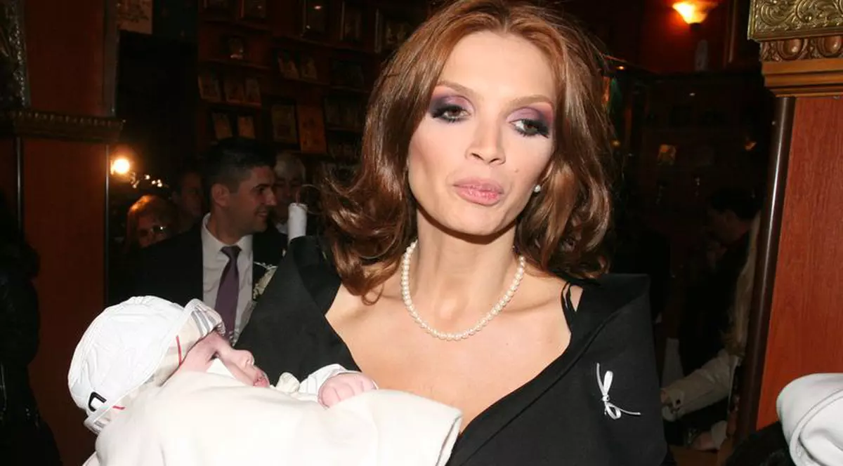 Cristina Spătar: "Albert are chef de joacă la patru dimineaţa"