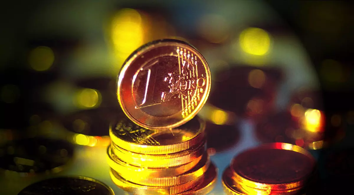 Leul a pierdut 1,8 bani în faţa euro