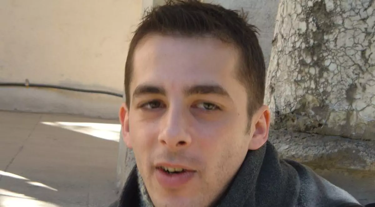 Tânăr scriitor găsit spânzurat