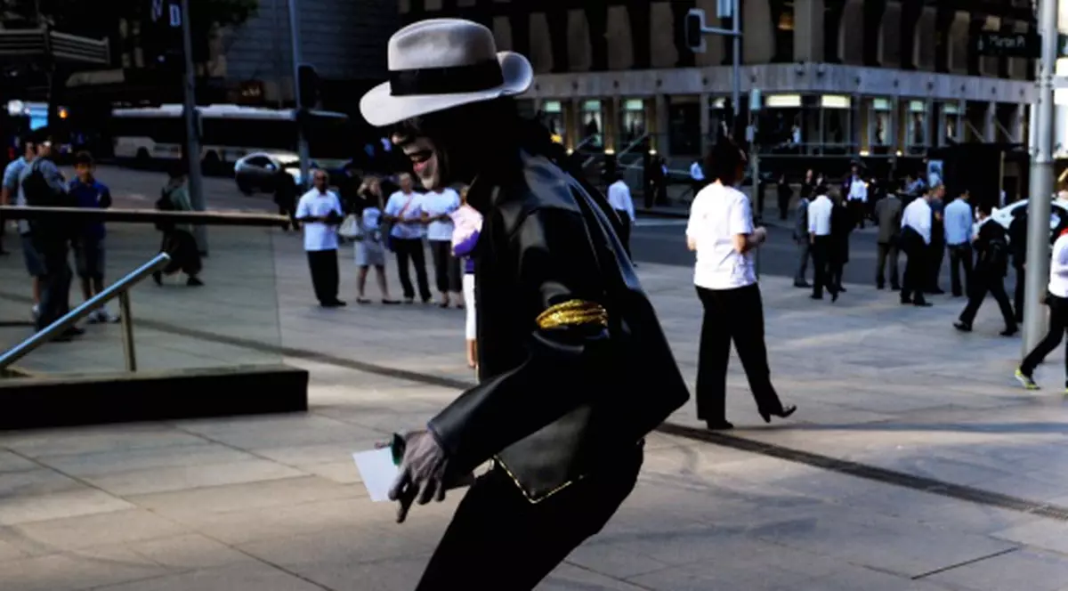 Michael Jackson s-ar putea să aibă un fiu biologic