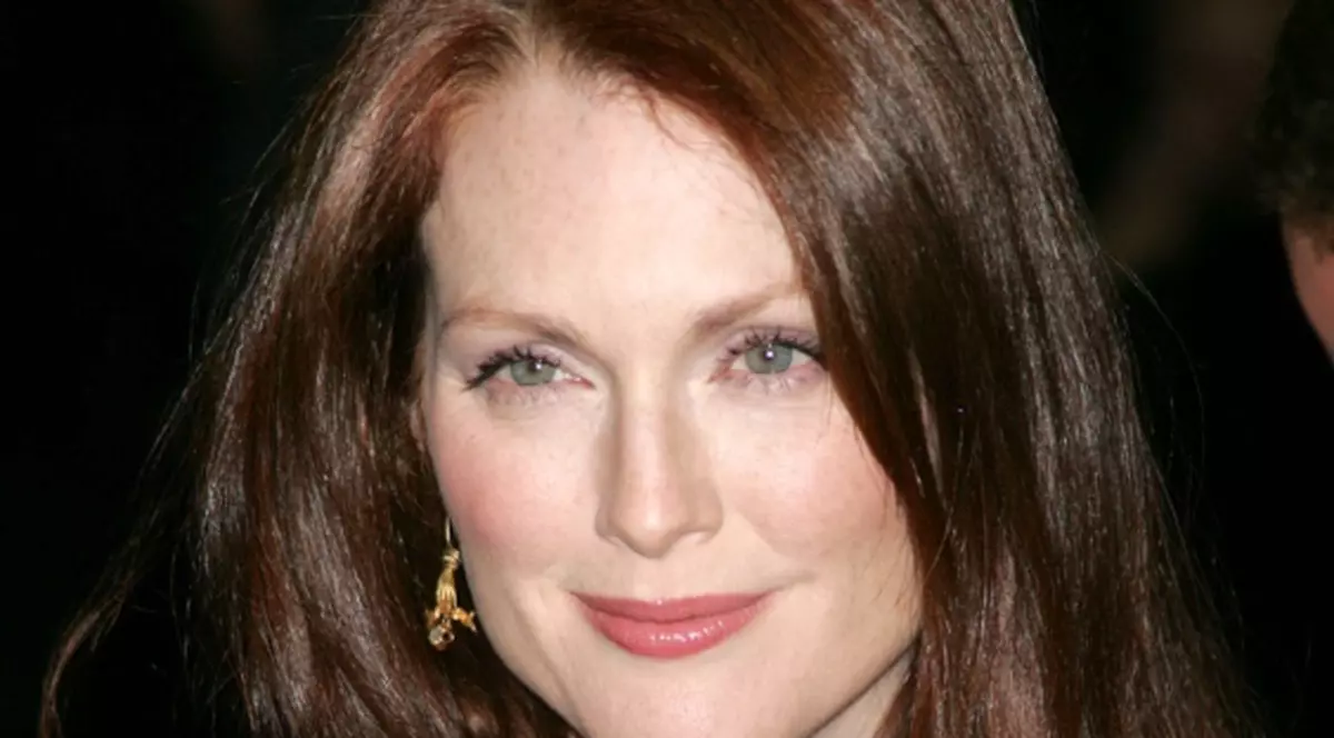 Julianne Moore ar fi vrut să fie doctor 