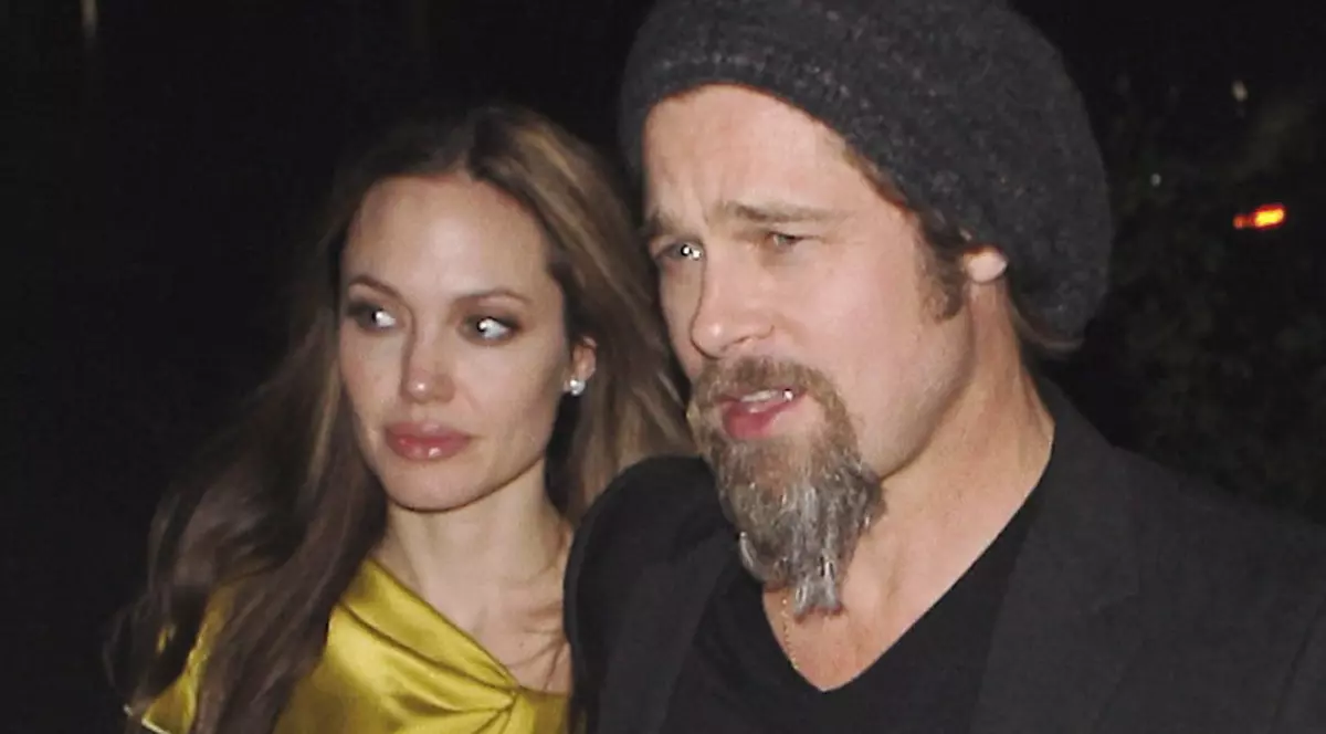 Angelina Jolie şi Brad Pitt, rugaţi de copii să se căsătorească