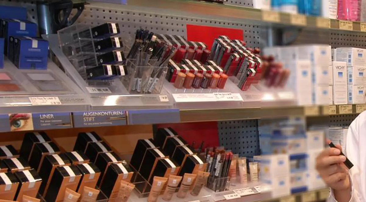 Mostrele de cosmetice din magazine sunt periculoase pentru sănătate