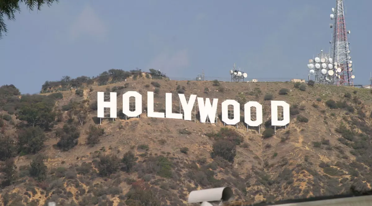 HOLLYWOOD-ul, salvat de Hugh Hefner