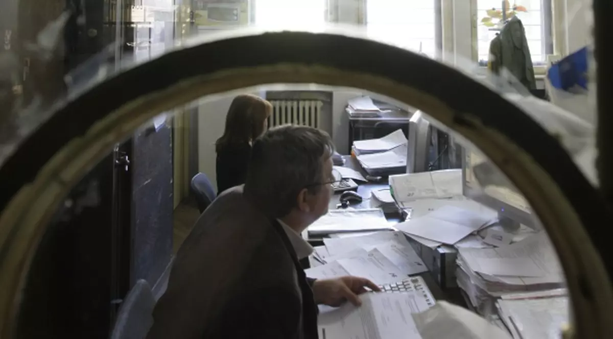 Funcţionarii publici intră în grevă generală de pe 5 mai