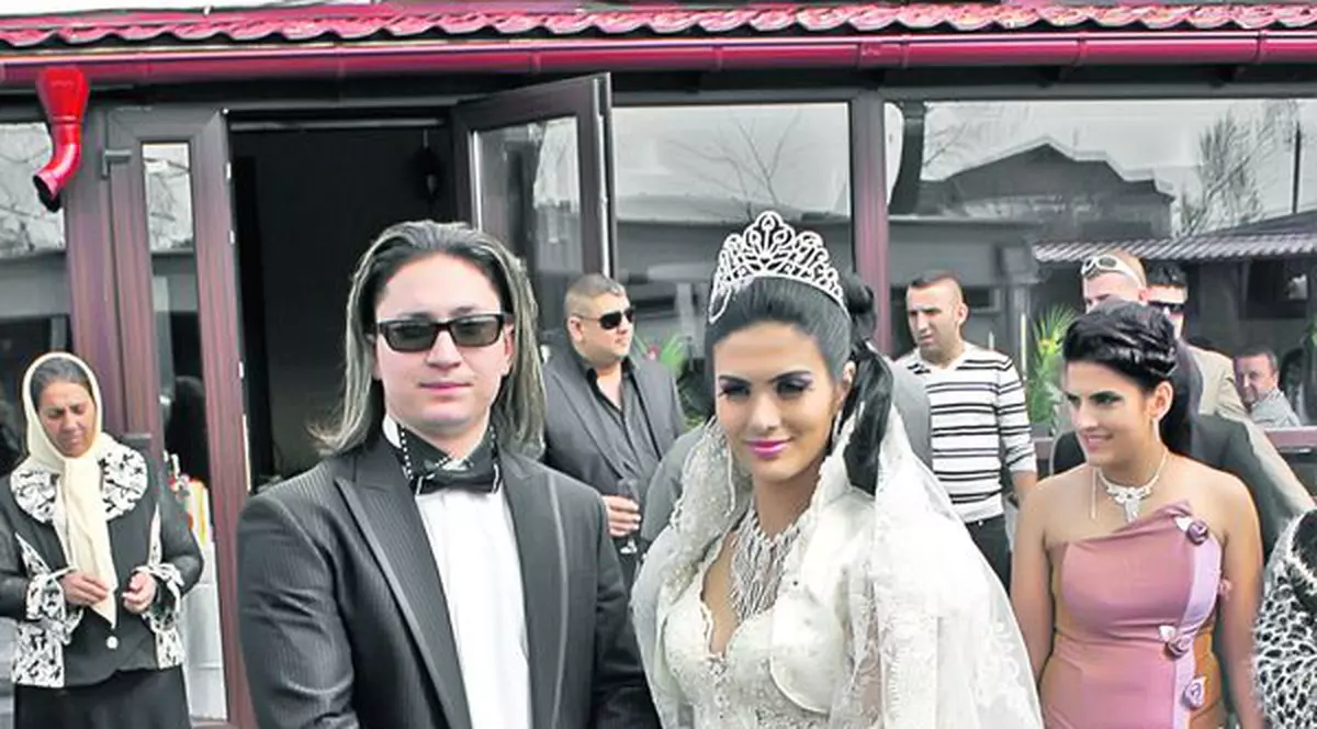 Chef cu fiţe la ţigani: cu elicopterul la nuntă