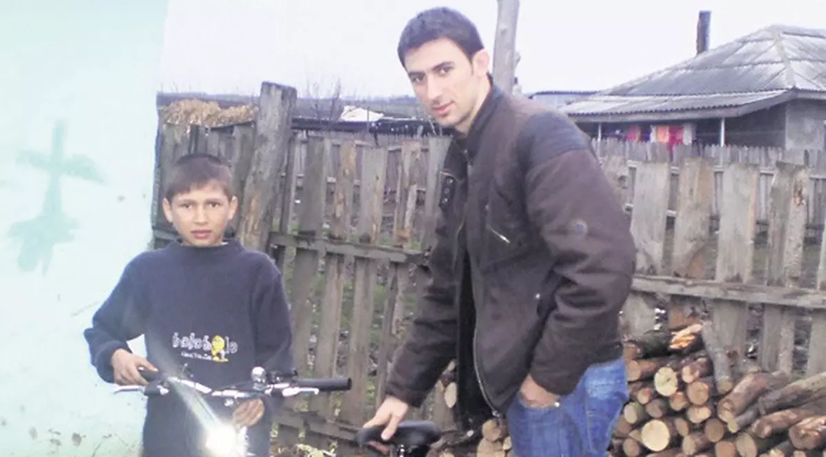 Puştiul care a salvat un bebeluş din incendiu: «M-aţi făcut fericit»