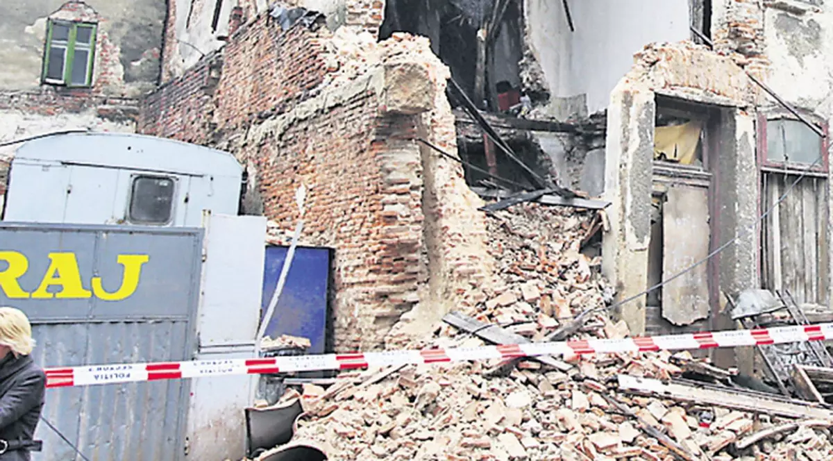 V-am spus că o să cadă. N-aţi făcut nimic!