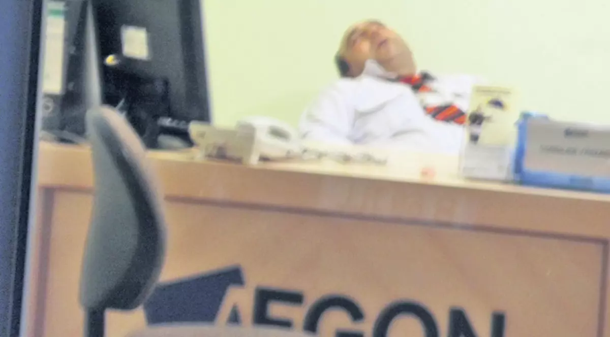 Aşa păzeşte el banca!