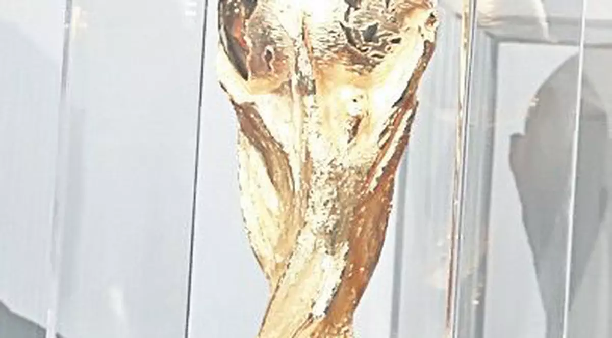 Cupa Mondială, păzită cu glonţul pe ţeavă