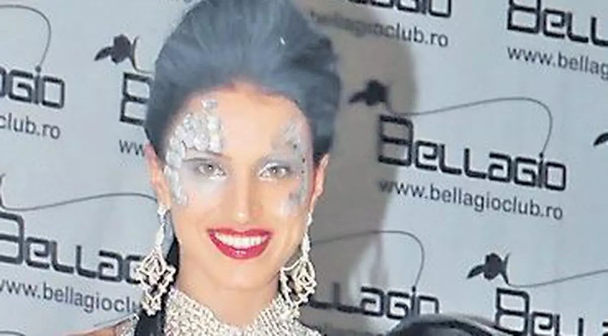 Adelina Vârciu va defila aproape goală