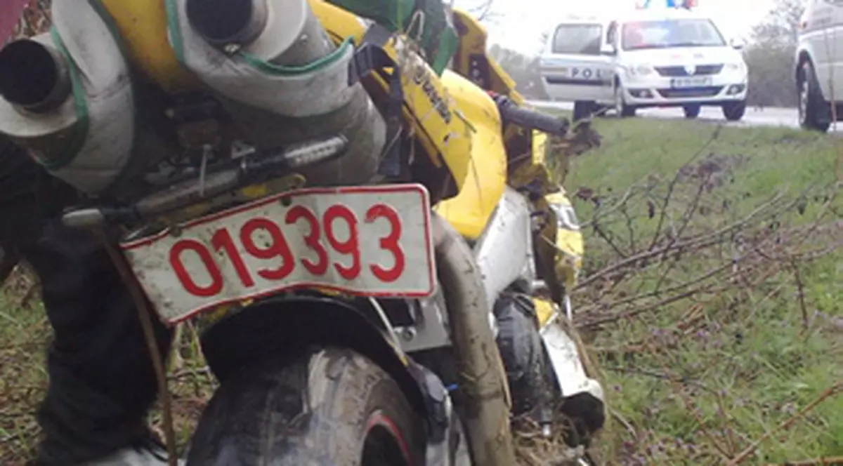 Motociclişti zdrobiţi pe şosele