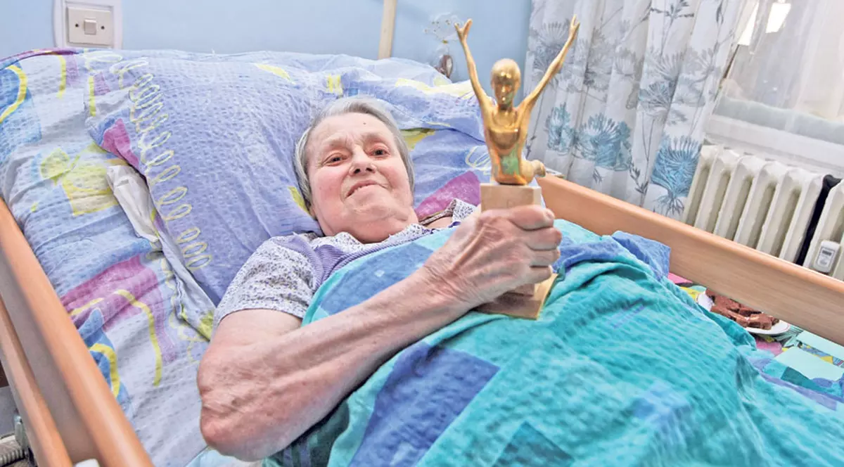 De la «Zeiţă», pentru «Regină»