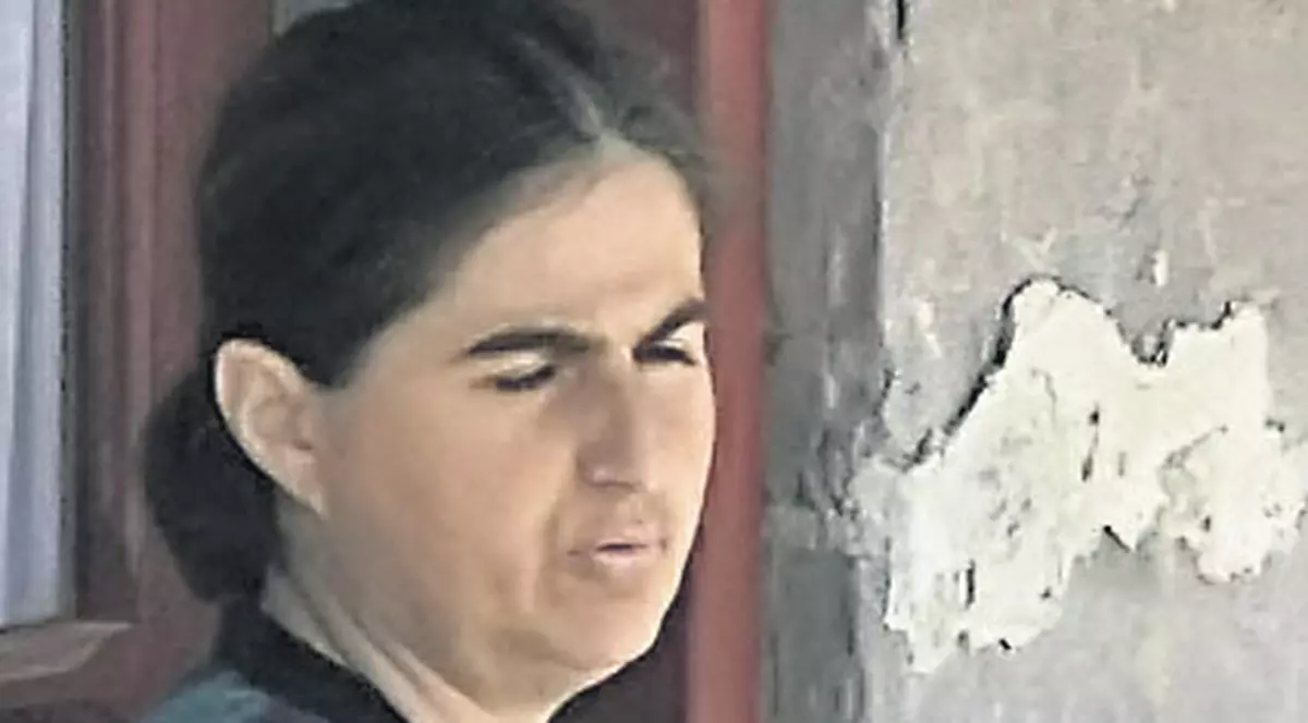 Femeia suspectată că şi-a ucis pruncul şi l-a ascuns sub pat va fi dusă la psihiatru