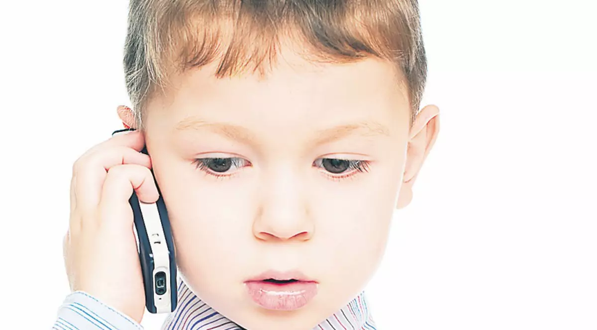 «Alo, ajutaţi-mă să-mi termin tema!»