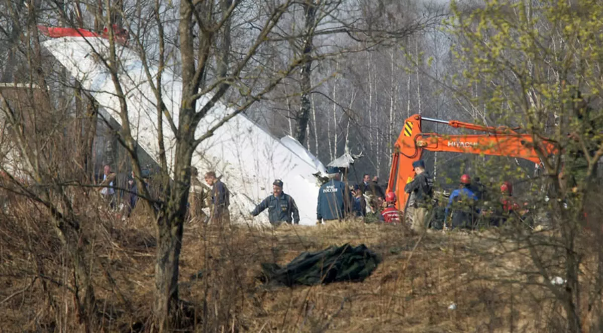 Polonezii organizează excursii la locul prăbuşirii avionului prezidenţial