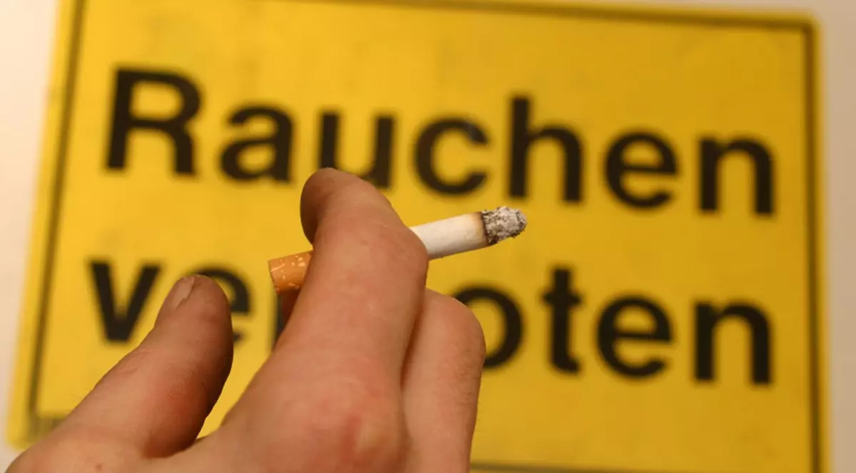 Înjunghiată în stomac pentru că nu avea ţigări