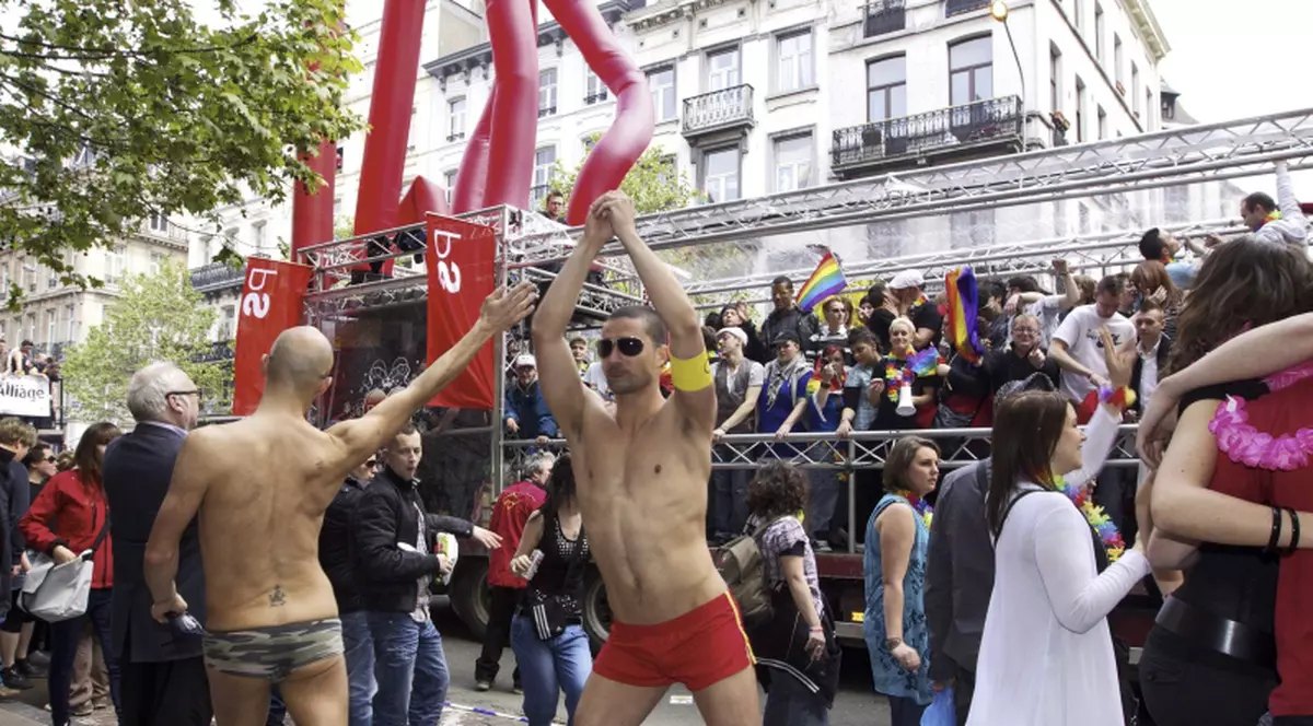35.000 de participanţi la marşul Gay Pride din Bruxelles 
