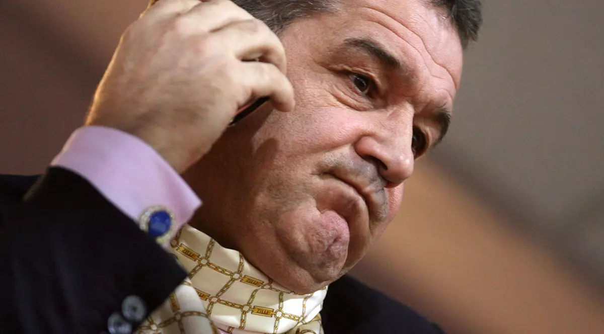 Cu conturile blocate, Becali spune că a aranjat mutarea Stelei la Buzău