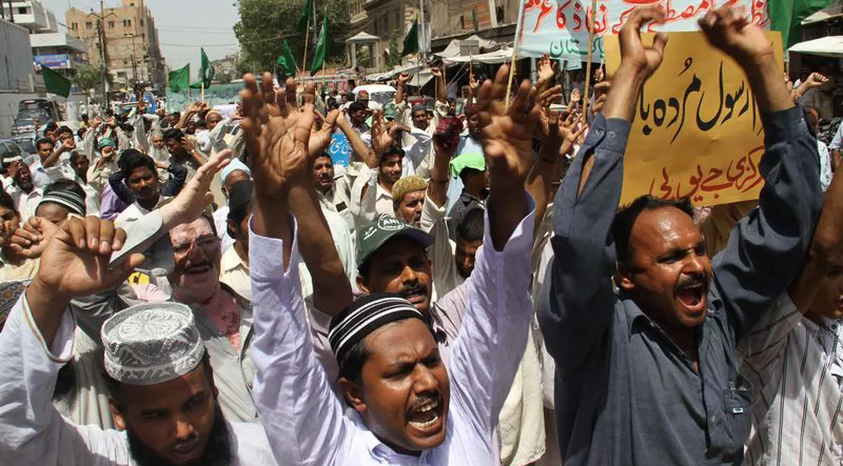 "Moarte Facebook!" au scandat mii de musulmani pakistanezi