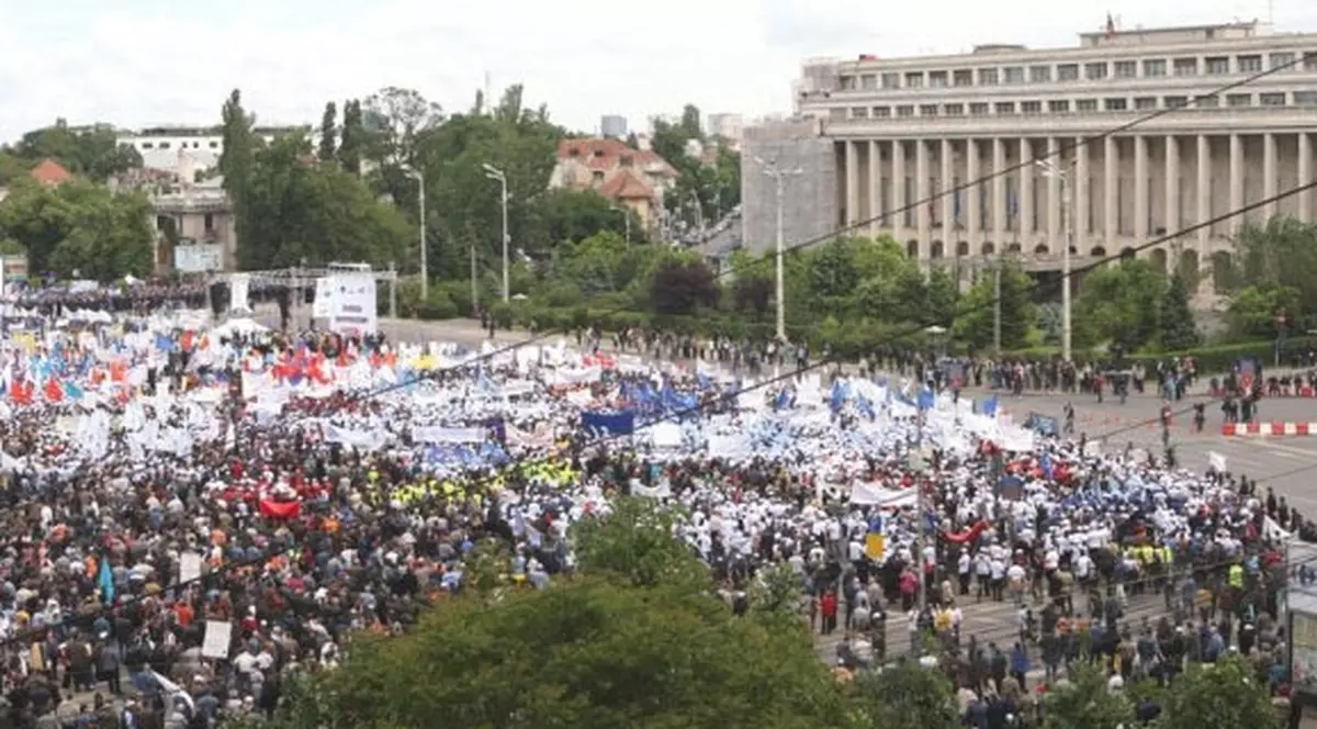 Angajaţi din educaţie şi administraţie, în grevă generală