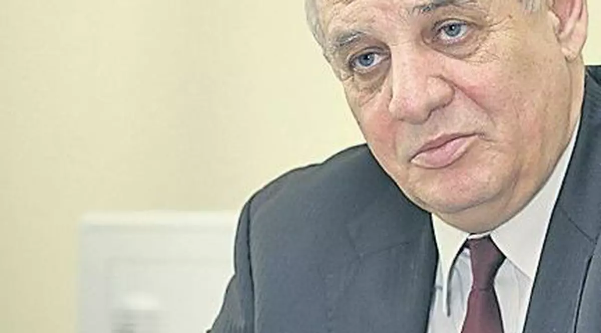 Şeitan: "Salariile puteau fi tăiate cu 70 % în 2011" 