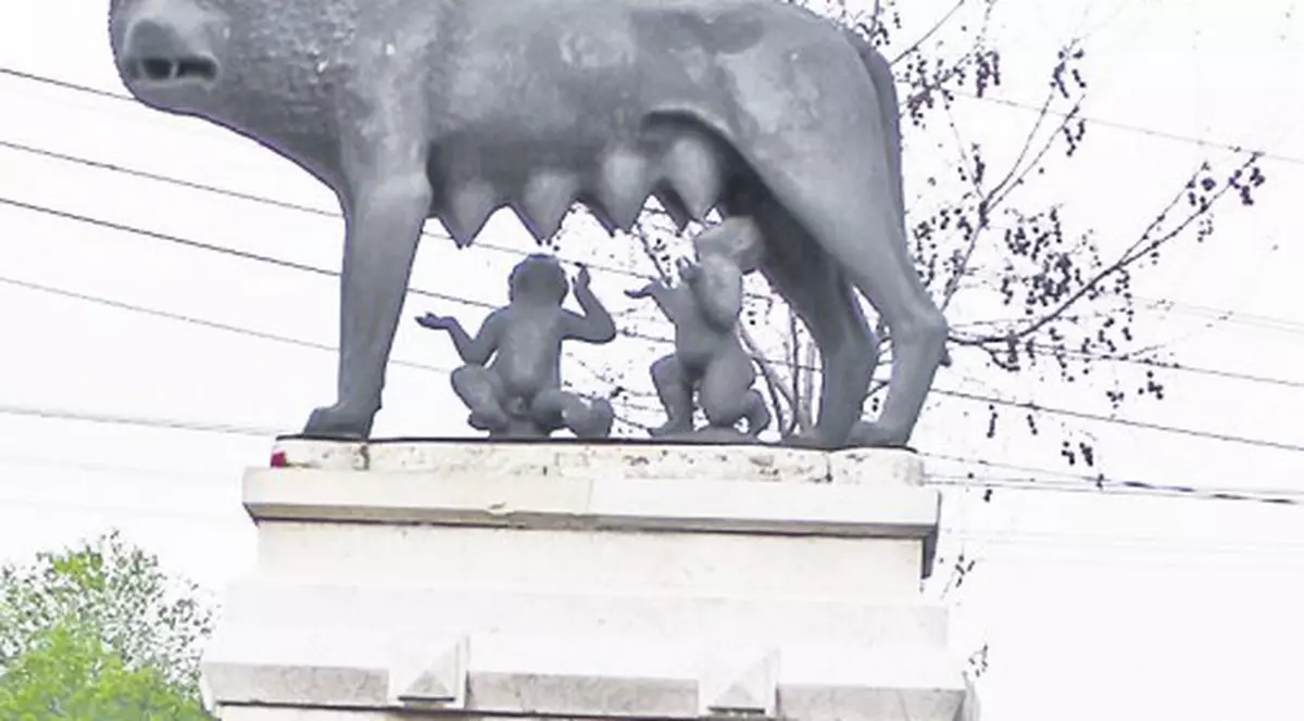 Nu mai mutaţi Lupoaica!