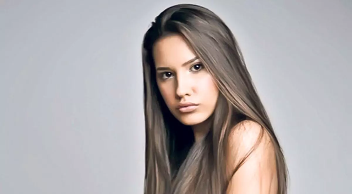Alexandra şi Raluca, în lenjerie la Restaurantul Rucăr