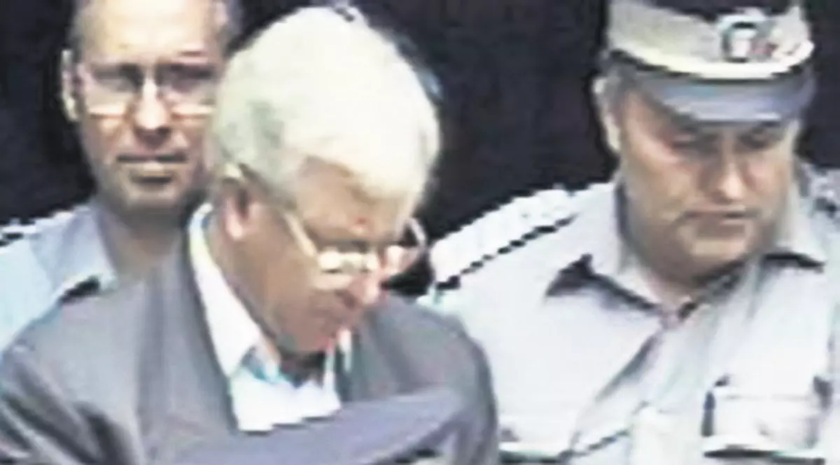 Român traficant de arme, săltat la Paris