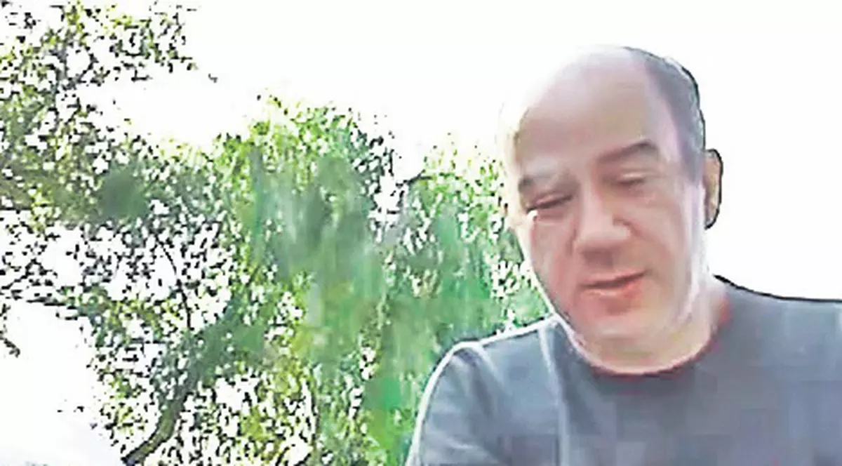 Bătut şi legat cu sârmă, căţelul şi-a găsit stăpân în Franţa