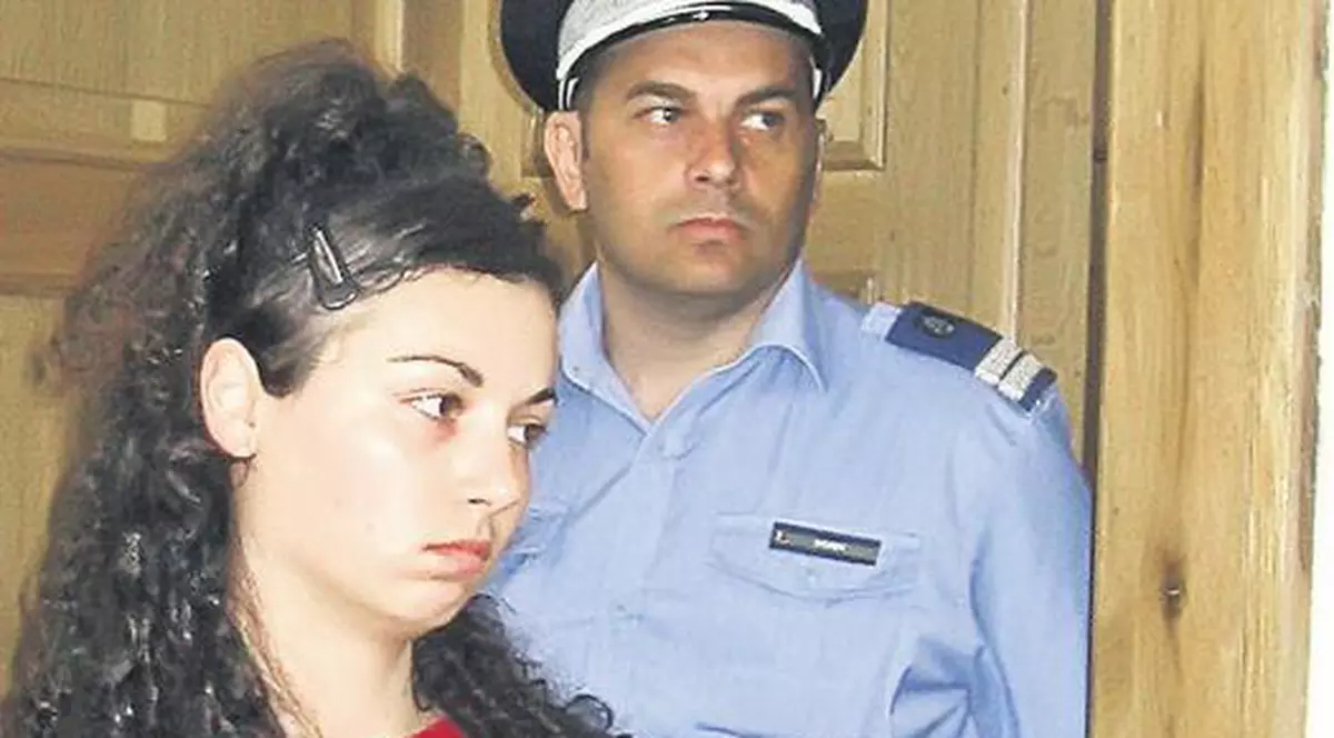 Sentinţa a băgat-o în depresie pe studenta criminală