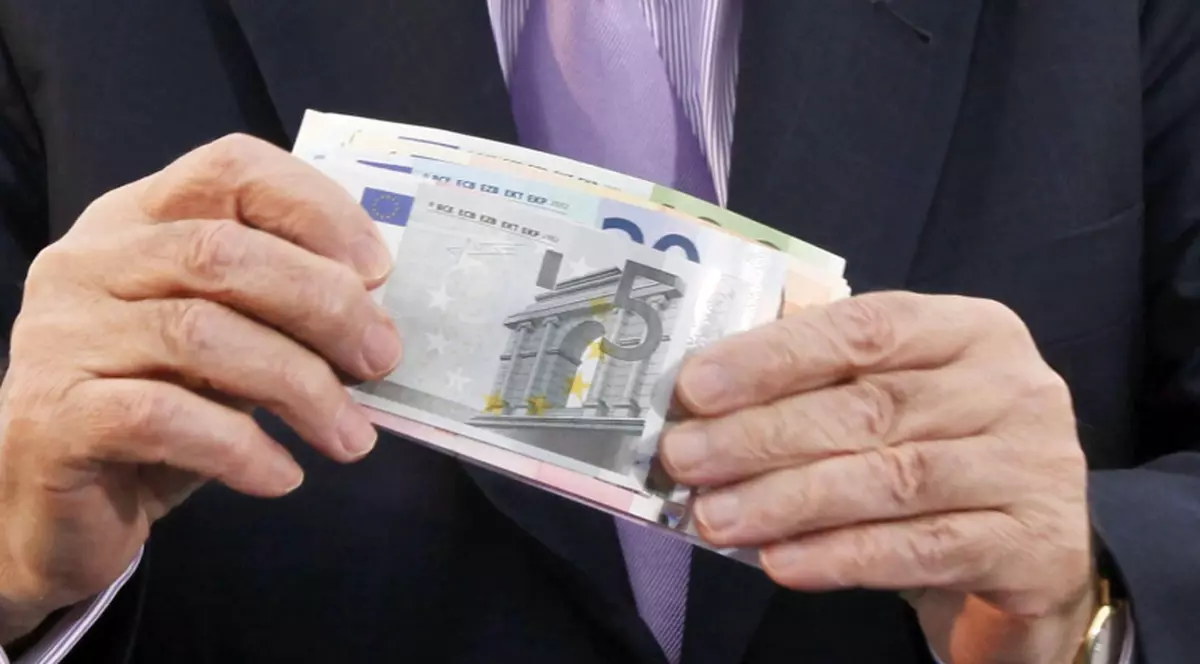 Nu declari 10.000 € la graniţă? Faci puşcărie!
