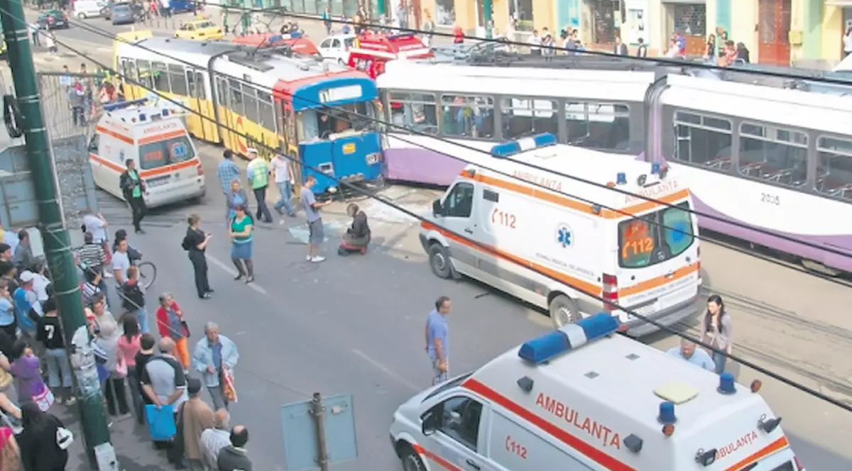 Femeie înjunghiată în tramvai de către concubin, în Timișoara