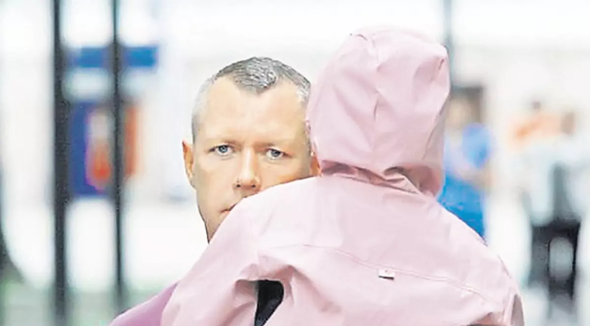 Fetiţa lui Drasius Kedys, apărată zilnic de sute de oameni: «O protejăm de mama ei»