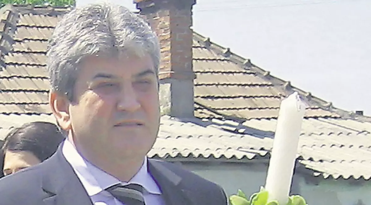 Ministrul Oprea a năşit copilul unui erou căzut în Afganistan