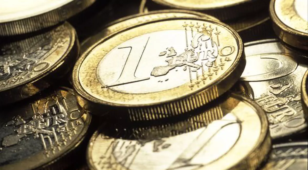 În următorii cinci ani, euro ar putea dispărea