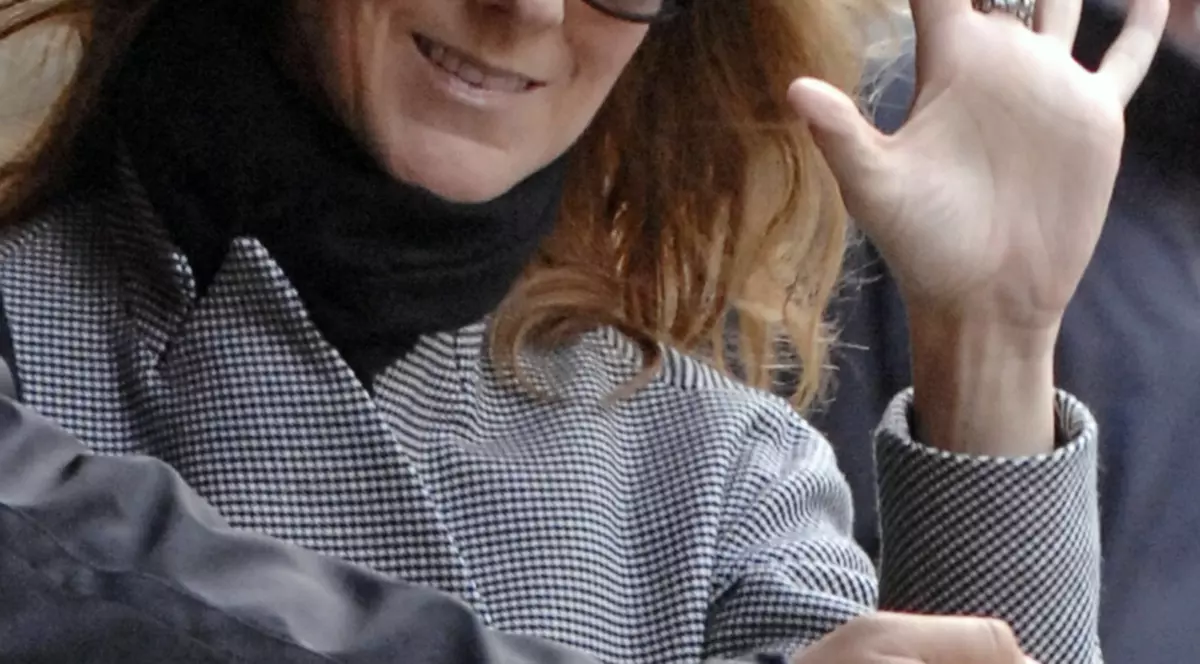 Celine Dion lansează o linie de ochelari de soare