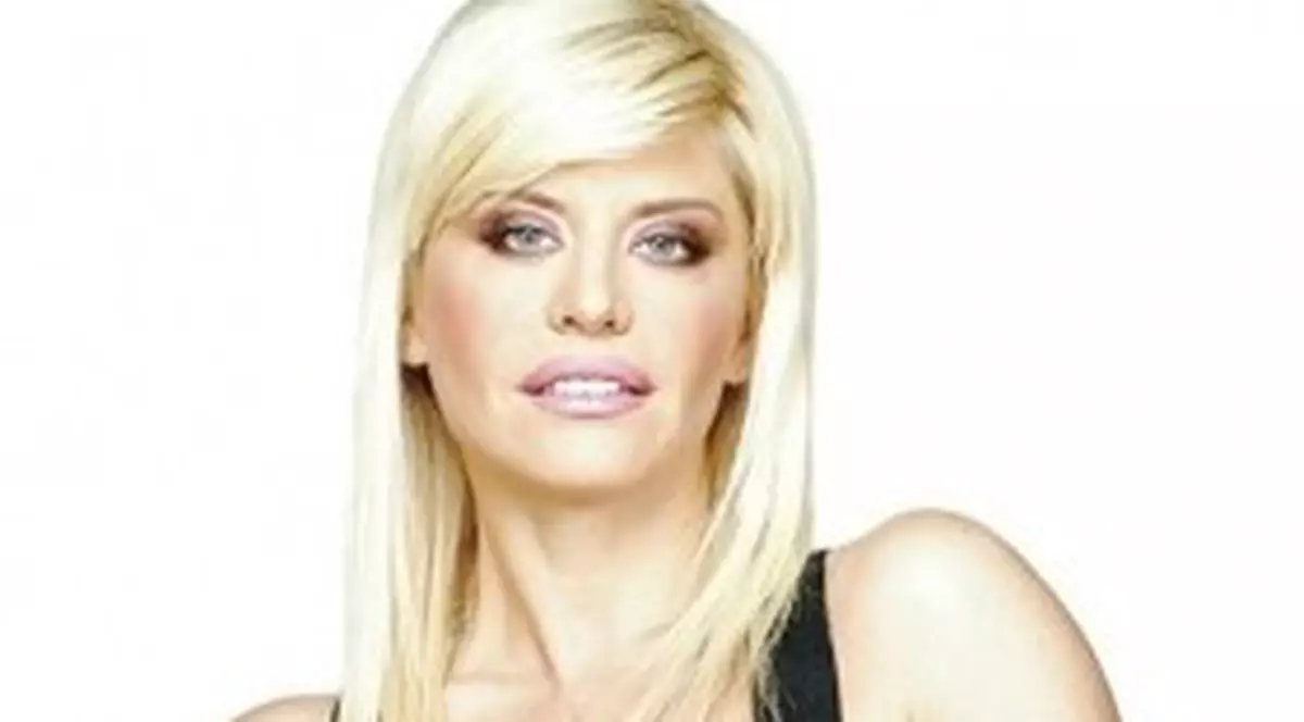  Loredana Groza îşi sărbătoreşte ziua de naştere. La mulţi ani!