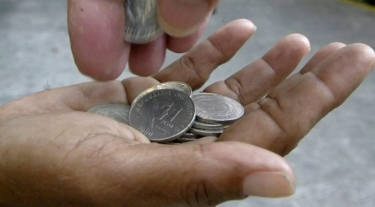 Români din Spania, acuzaţi că-şi pun copiii să cerşească