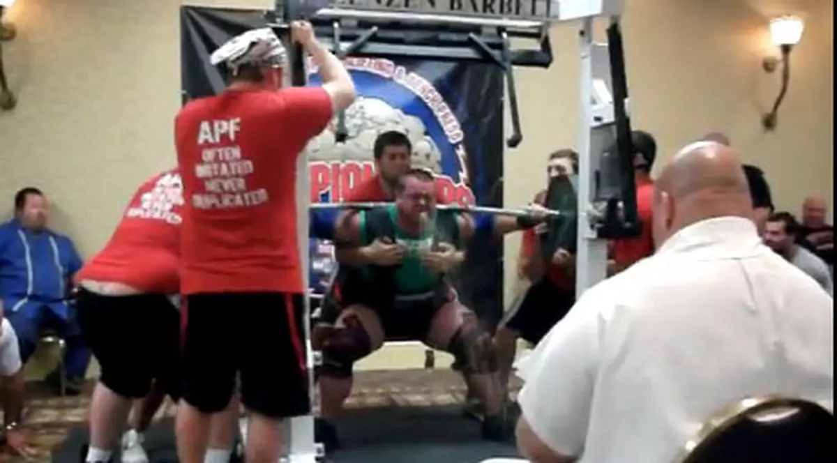 Video | A vomat pe juriu încercând să ridice 457 de kilograme